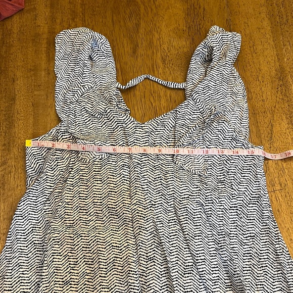 BCBG Generation Ruffle V-Neck Tank Top Blouse- Striped - Size XS - Picture 13 of 15